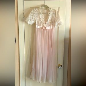 BARBIECORE VINTAGE 🎀✨VINTAGE- Double pink Chiffon/lace sleeping gown robe